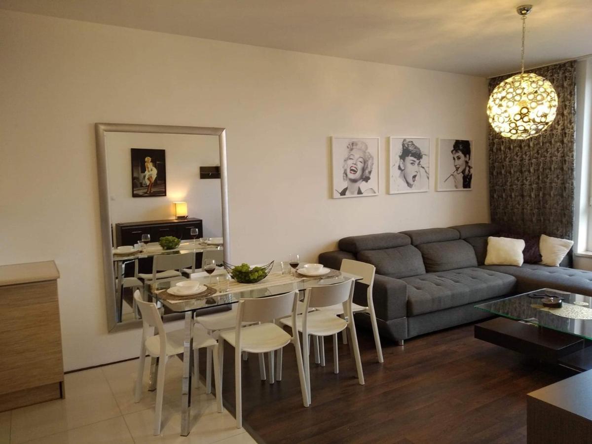 Sunny Penthouse With Roof Gardens Overlooking The Warsaw Palace Of Culture Pruszkow Bagian luar foto